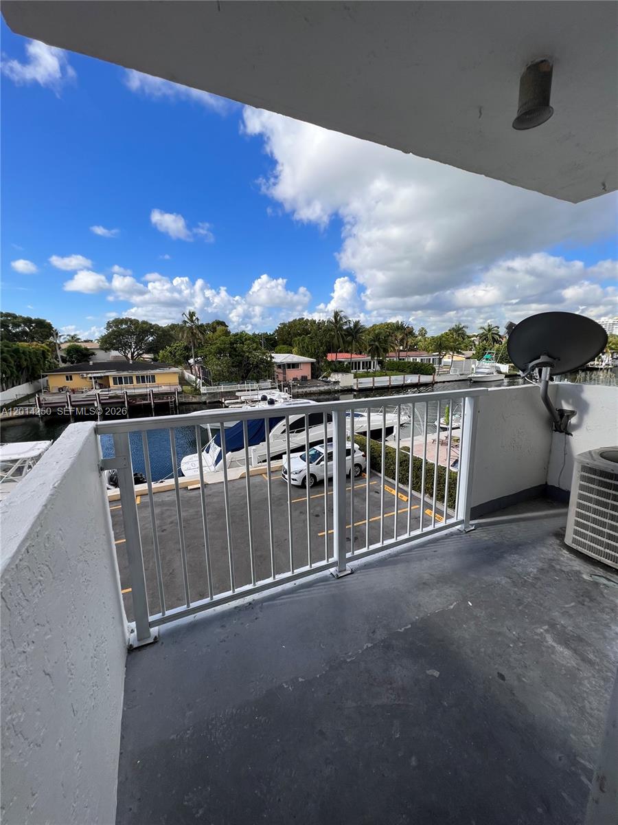 2020 NE 135th St #309, North Miami FL 33181