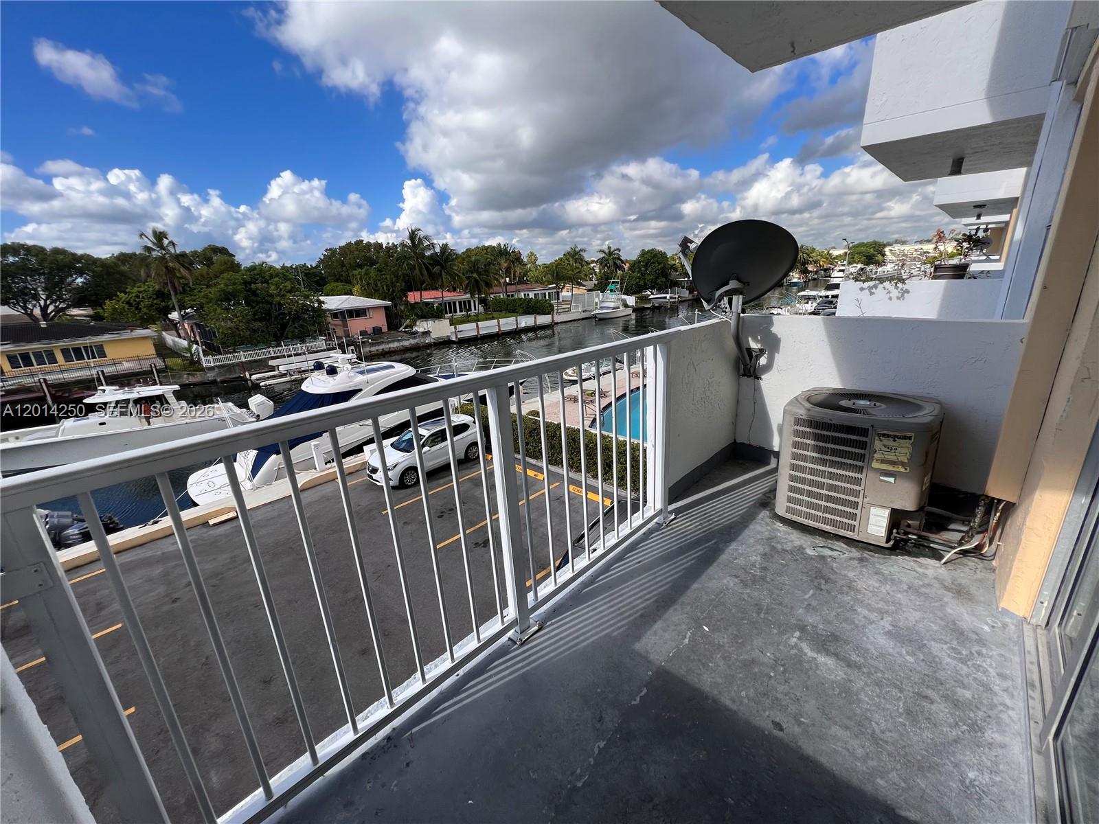 2020 NE 135th St #309, North Miami FL 33181