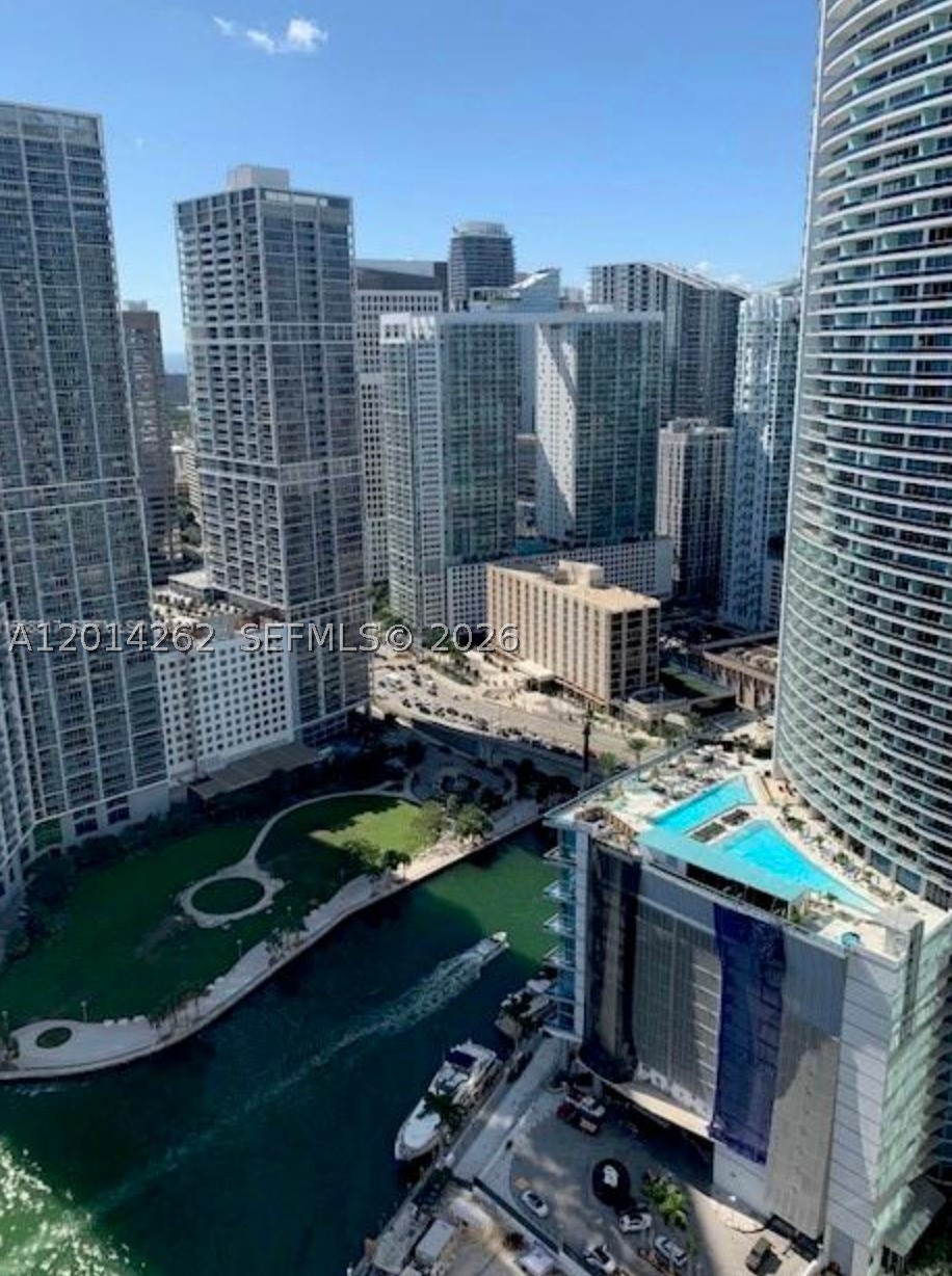 300 S Biscayne Blvd #T-3701, Miami FL 33131