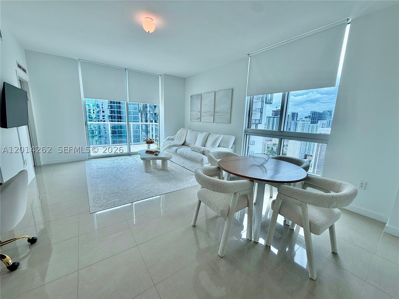 300 S Biscayne Blvd #T-3701, Miami FL 33131