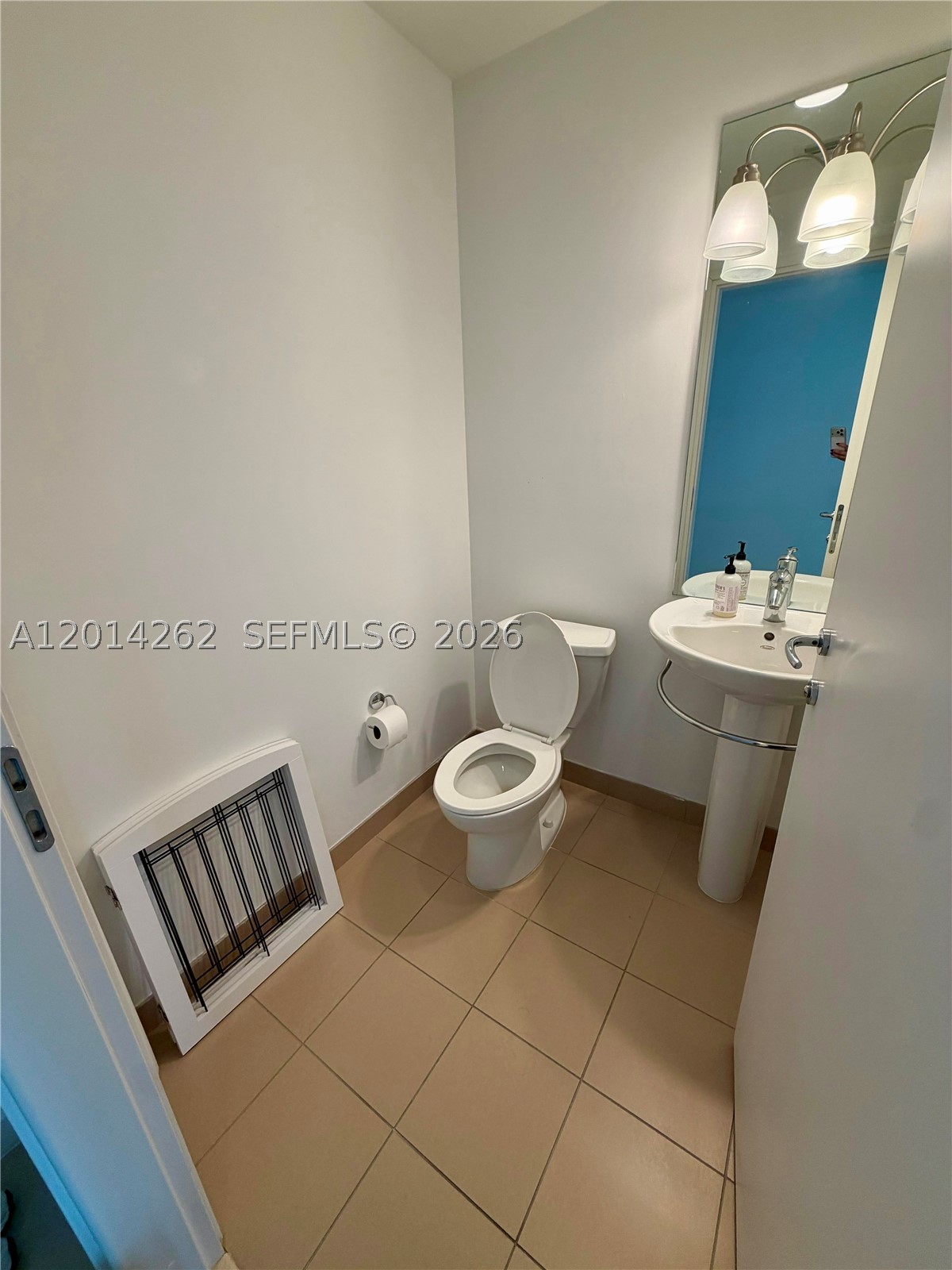 300 S Biscayne Blvd #T-3701, Miami FL 33131