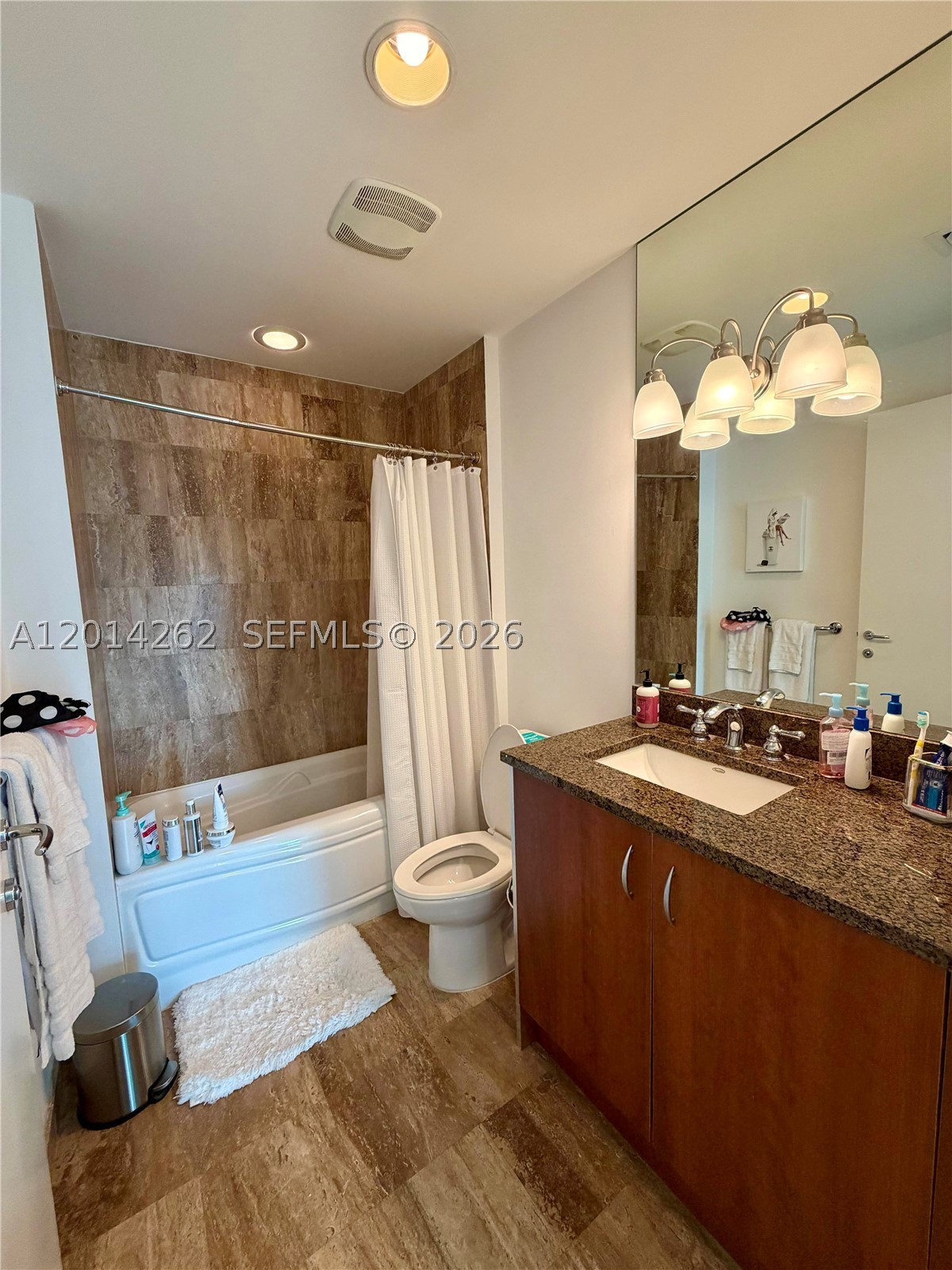 300 S Biscayne Blvd #T-3701, Miami FL 33131