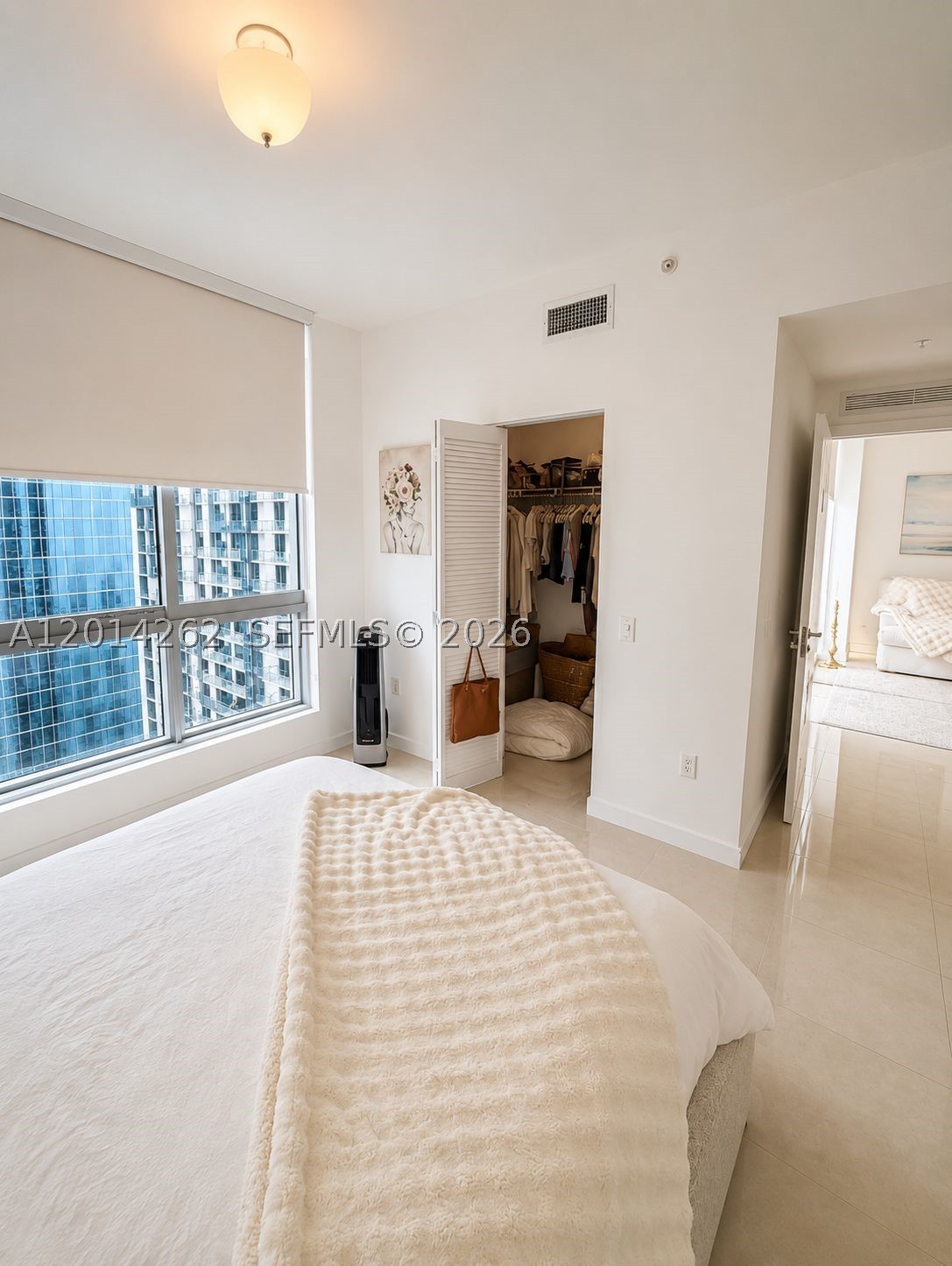 300 S Biscayne Blvd #T-3701, Miami FL 33131