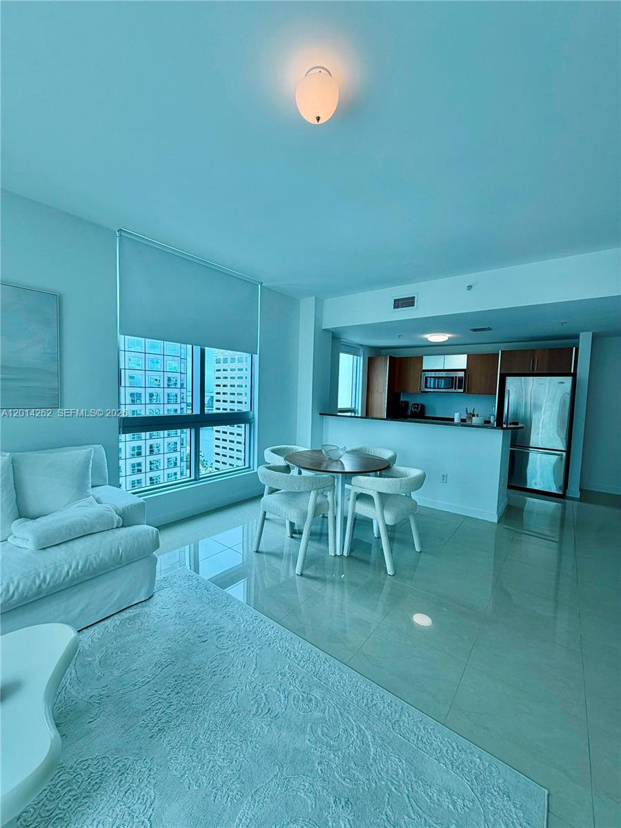300 S Biscayne Blvd #T-3701, Miami FL 33131