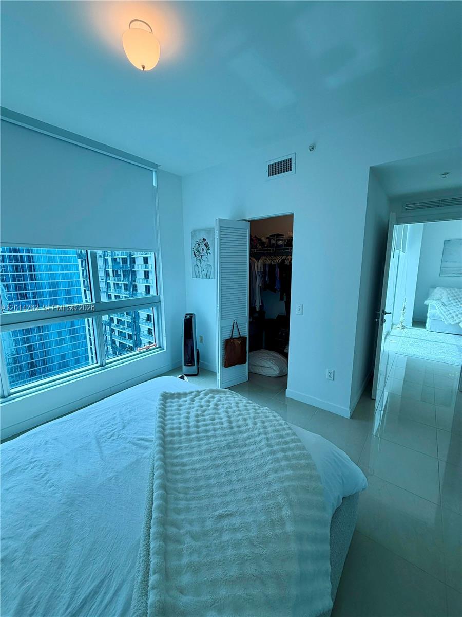 300 S Biscayne Blvd #T-3701, Miami FL 33131