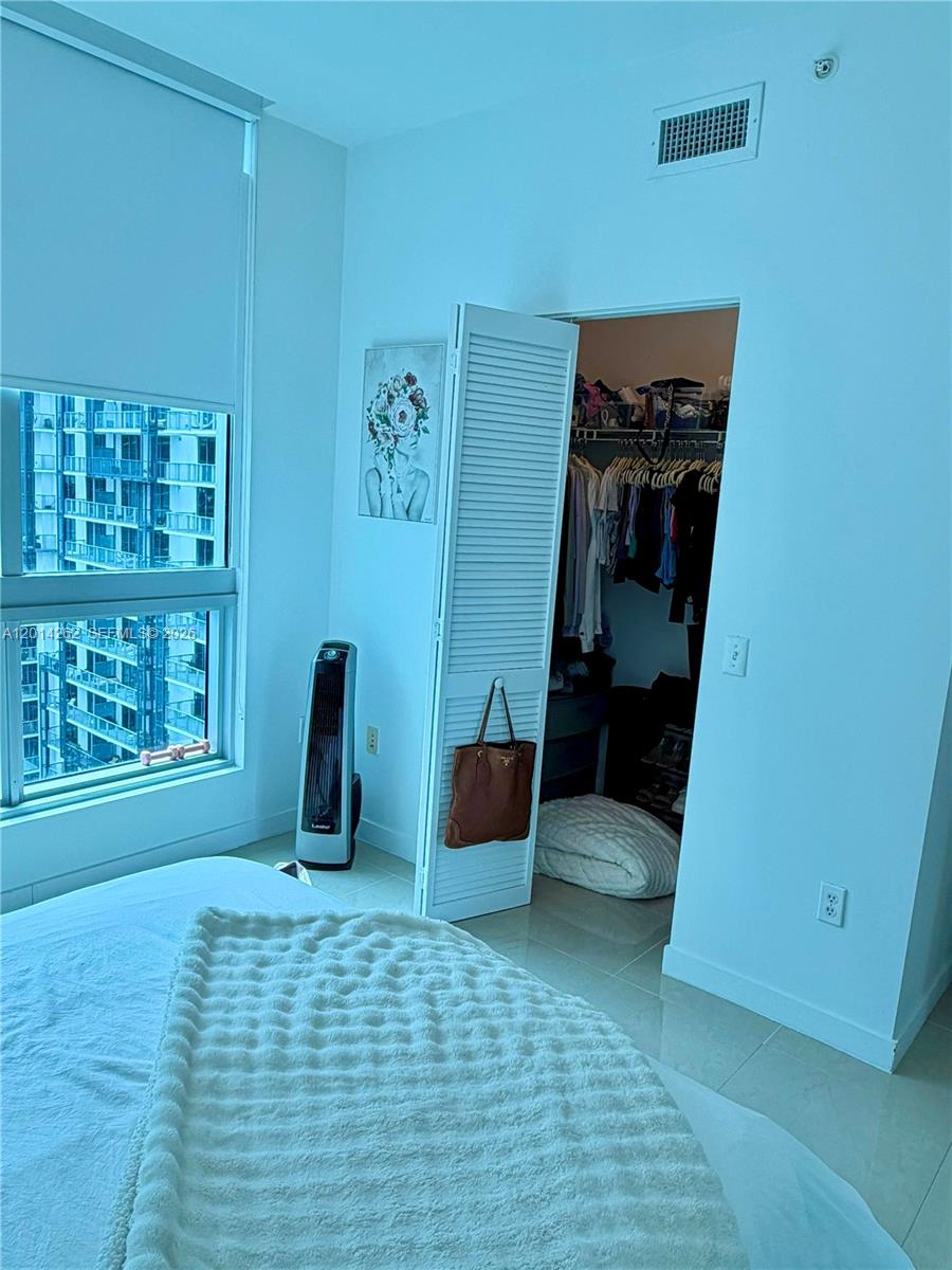 300 S Biscayne Blvd #T-3701, Miami FL 33131
