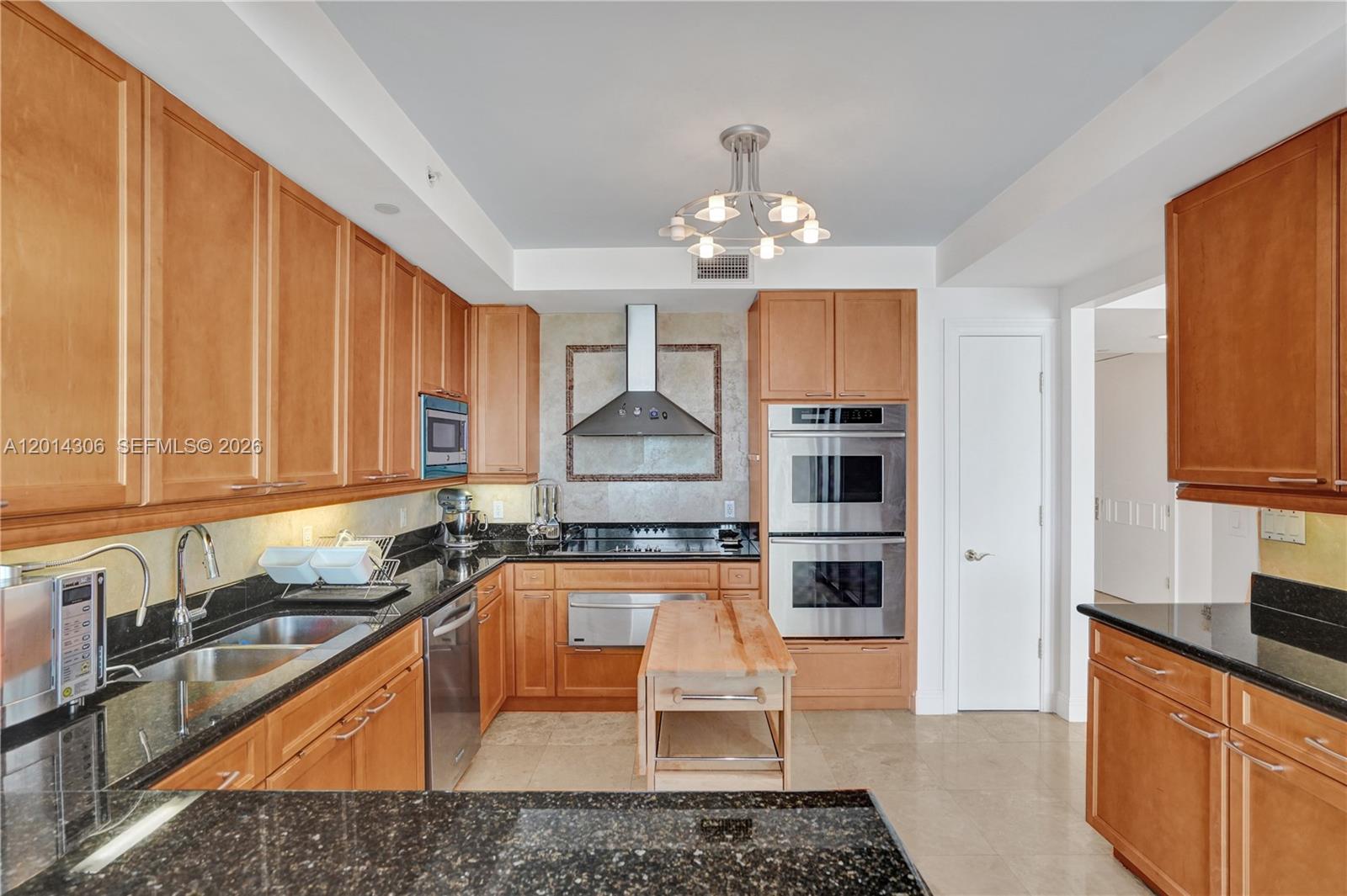 20201 E Country Club Dr #1408, Aventura FL 33180