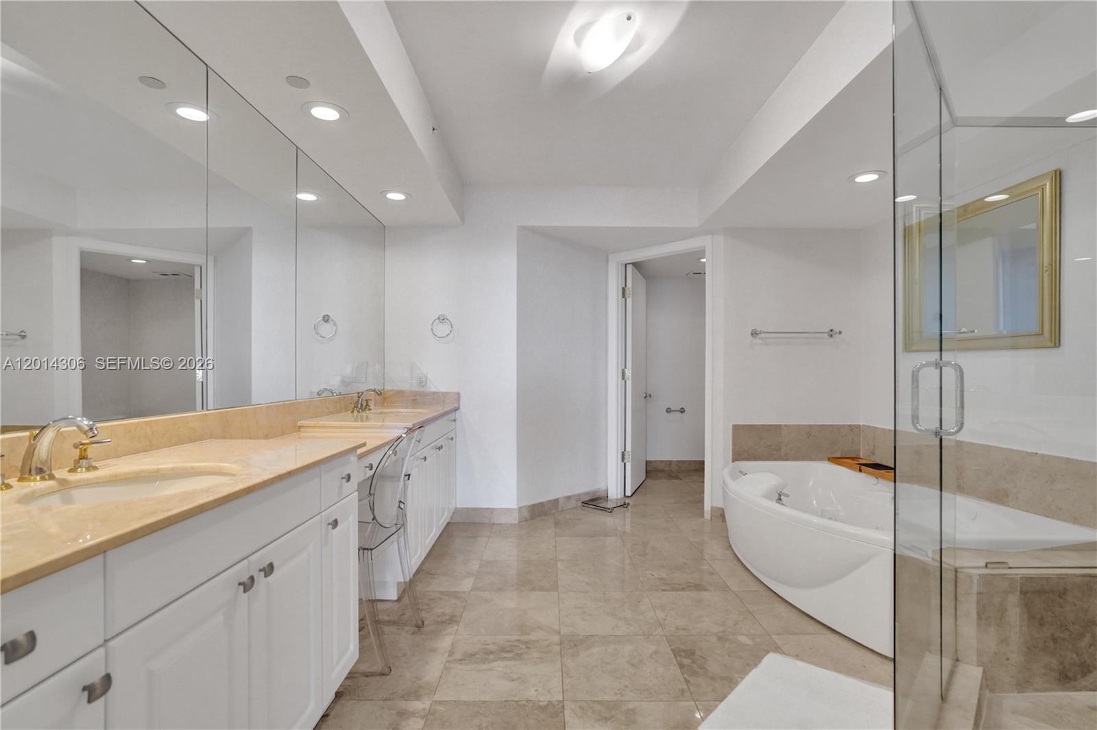 20201 E Country Club Dr #1408, Aventura FL 33180