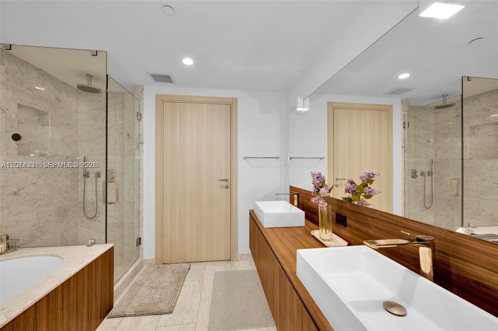 1000 Brickell Plz #3914, Miami FL 33131