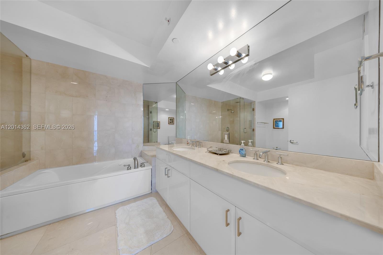 6365 Collins Ave #3202, Miami Beach FL 33141
