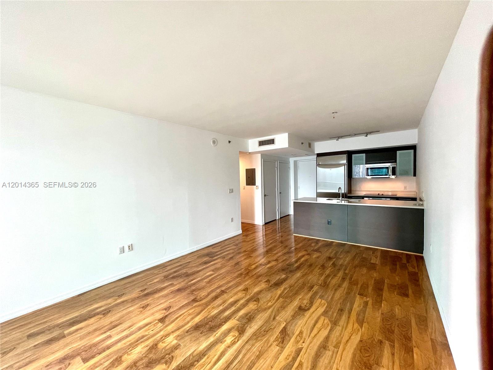 55 SE 6th St #2106, Miami FL 33131