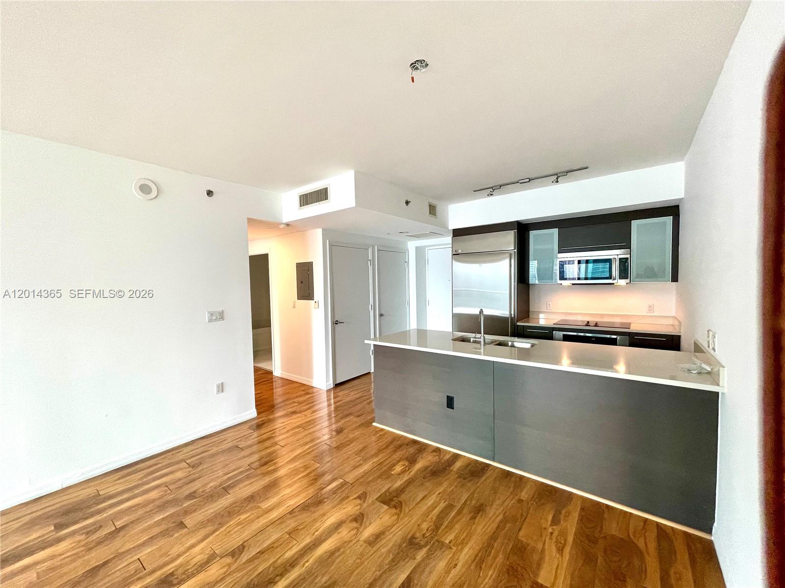 55 SE 6th St #2106, Miami FL 33131