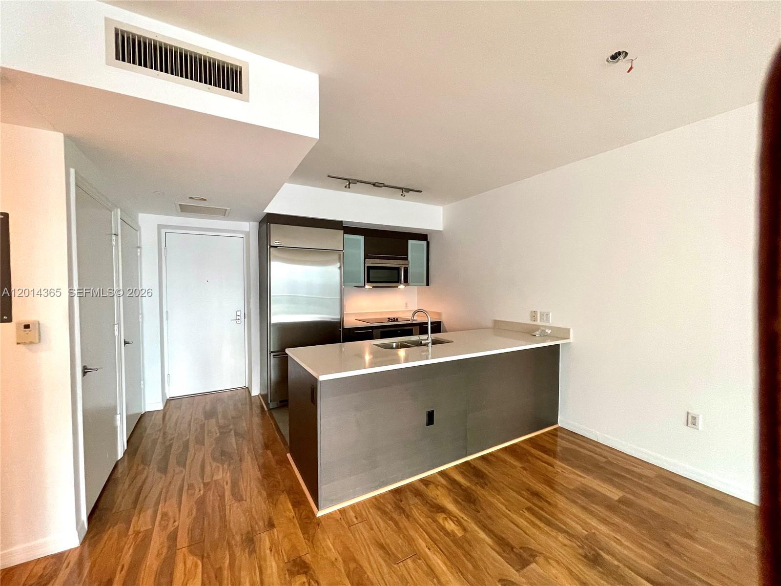 55 SE 6th St #2106, Miami FL 33131