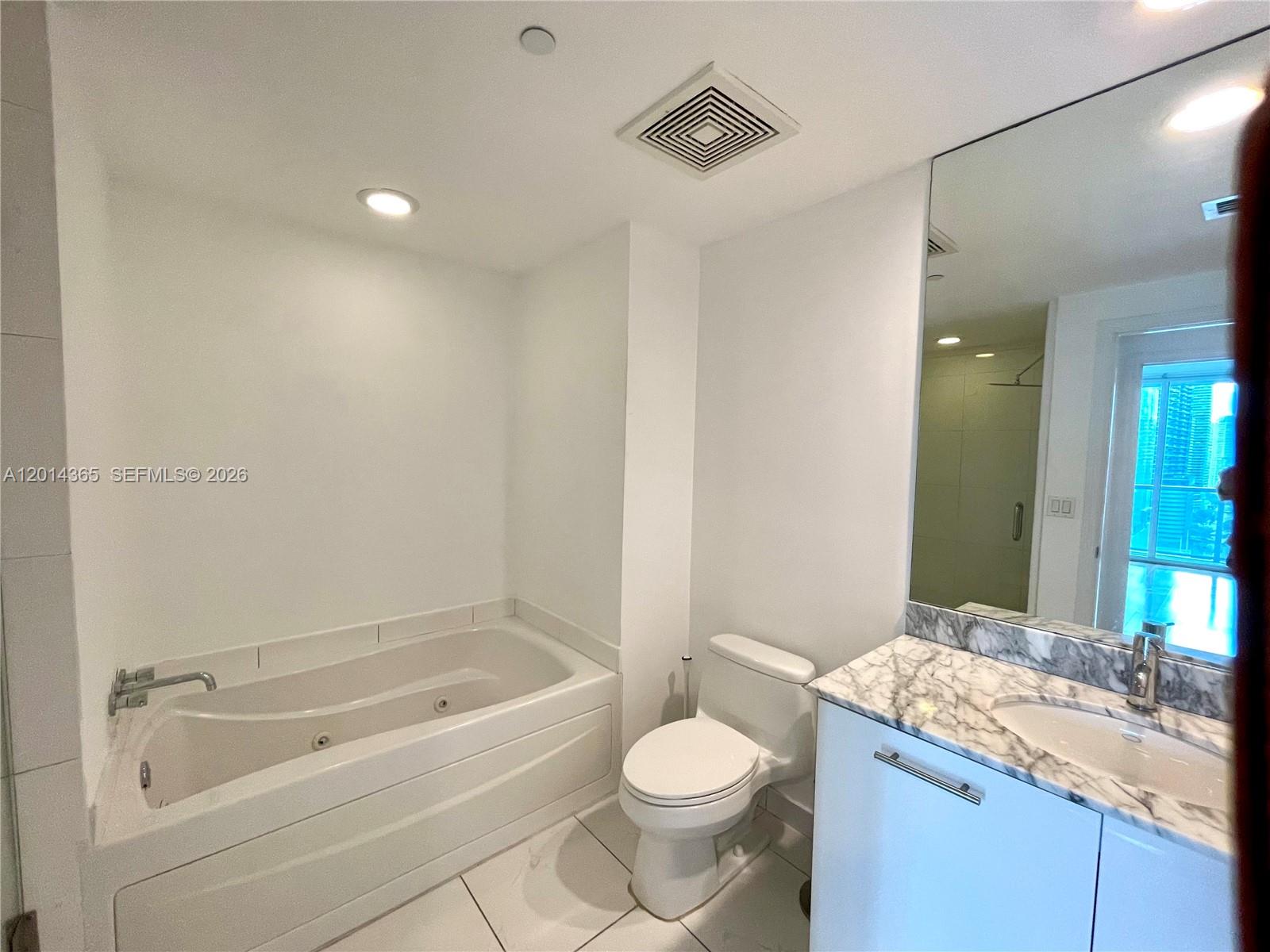 55 SE 6th St #2106, Miami FL 33131