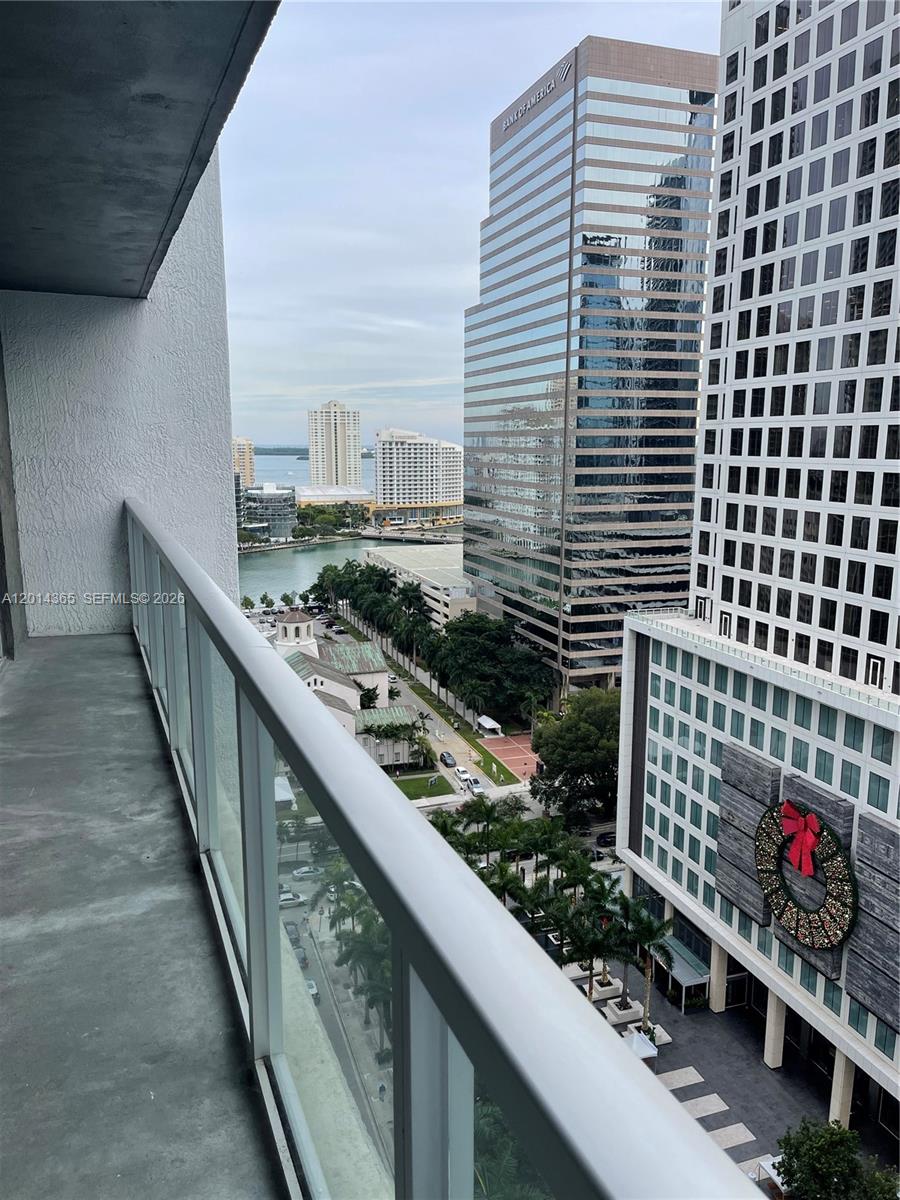 55 SE 6th St #2106, Miami FL 33131
