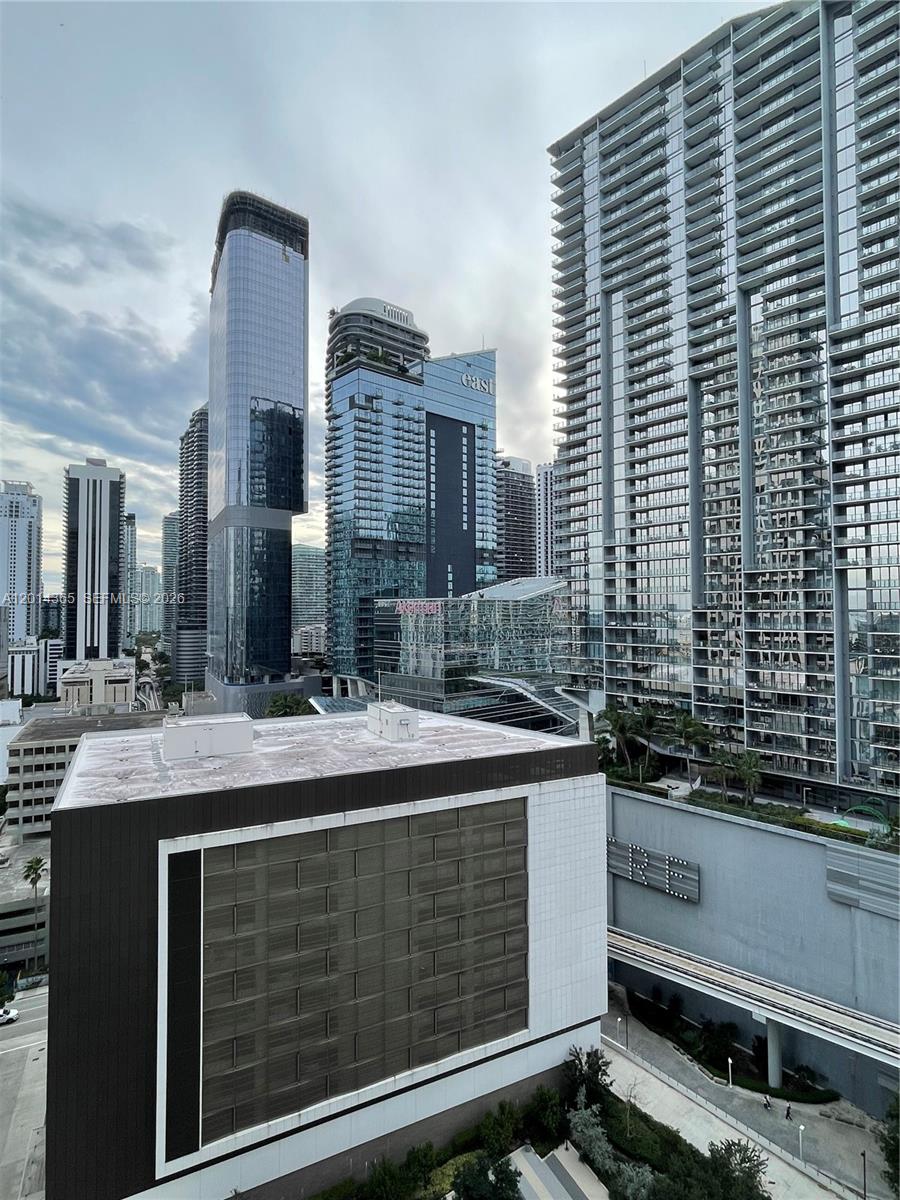 55 SE 6th St #2106, Miami FL 33131