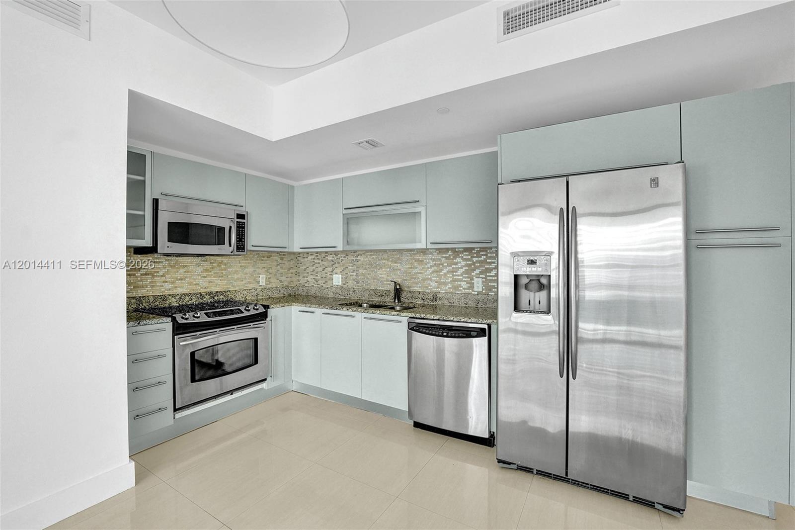 950 Brickell Bay Dr #1706, Miami FL 33131