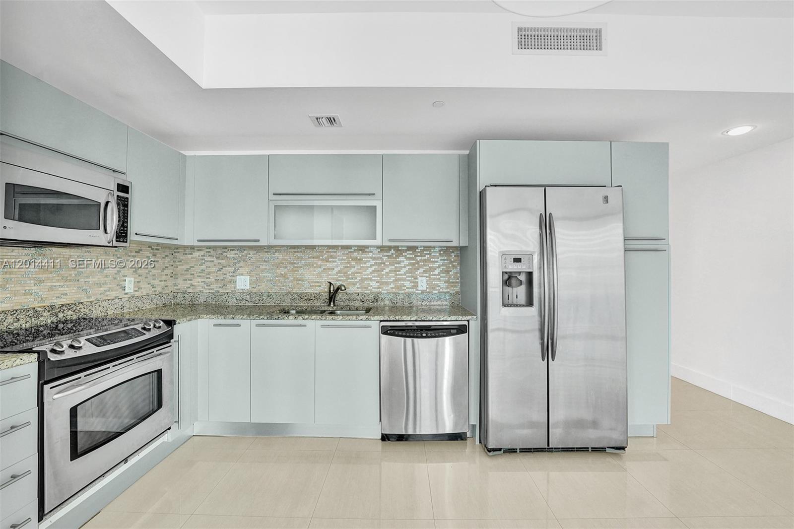 950 Brickell Bay Dr #1706, Miami FL 33131