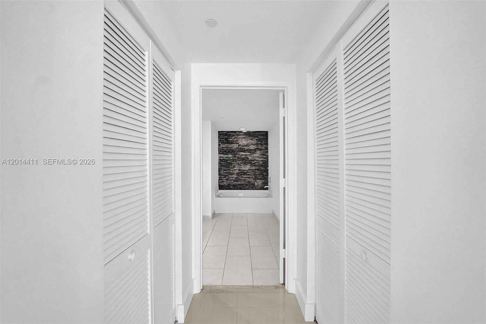 950 Brickell Bay Dr #1706, Miami FL 33131