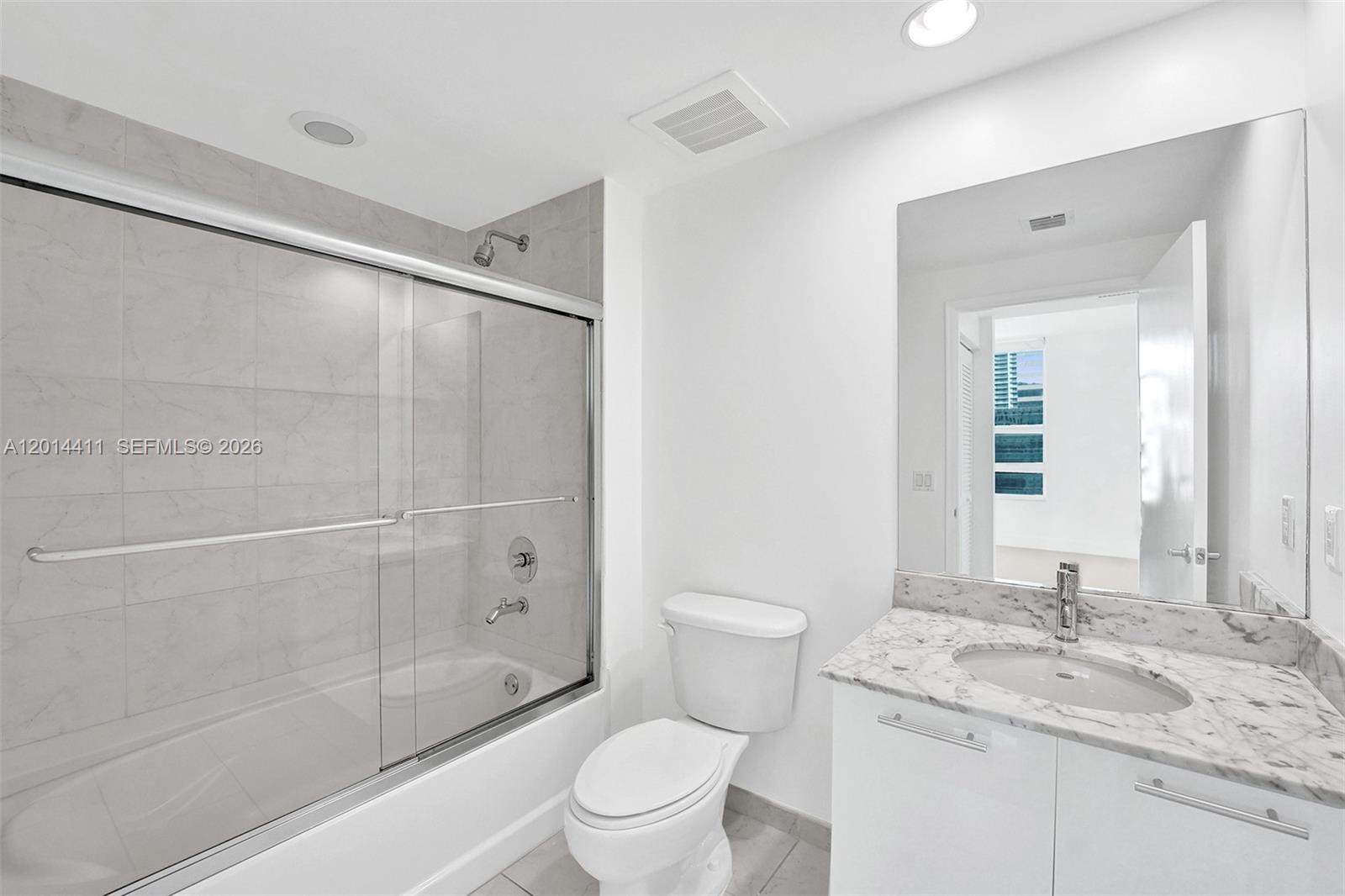 950 Brickell Bay Dr #1706, Miami FL 33131