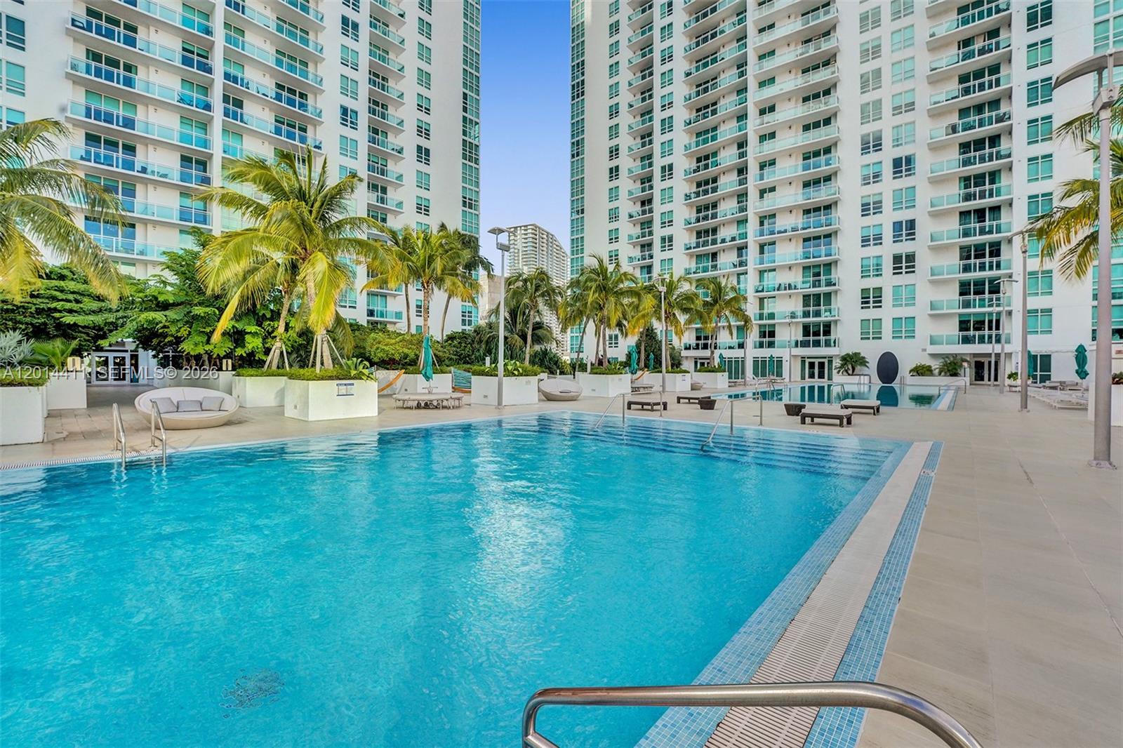 950 Brickell Bay Dr #1706, Miami FL 33131