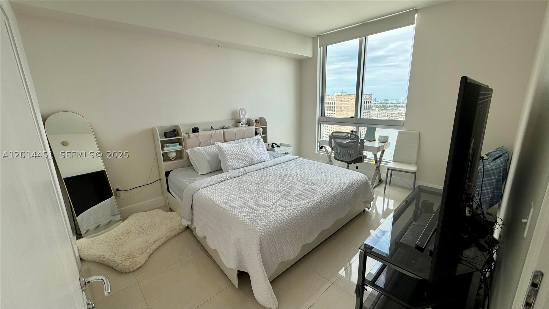 300 S Biscayne Blvd #T-3212, Miami FL 33131