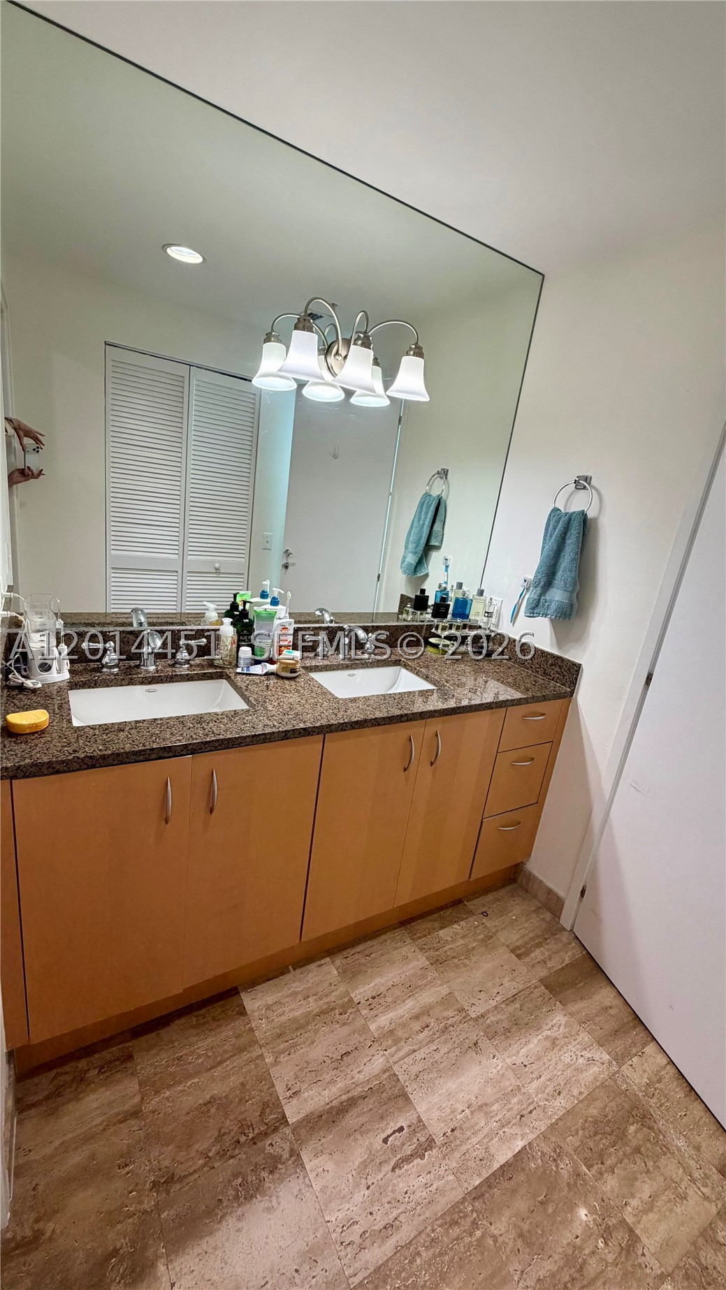 300 S Biscayne Blvd #T-3212, Miami FL 33131