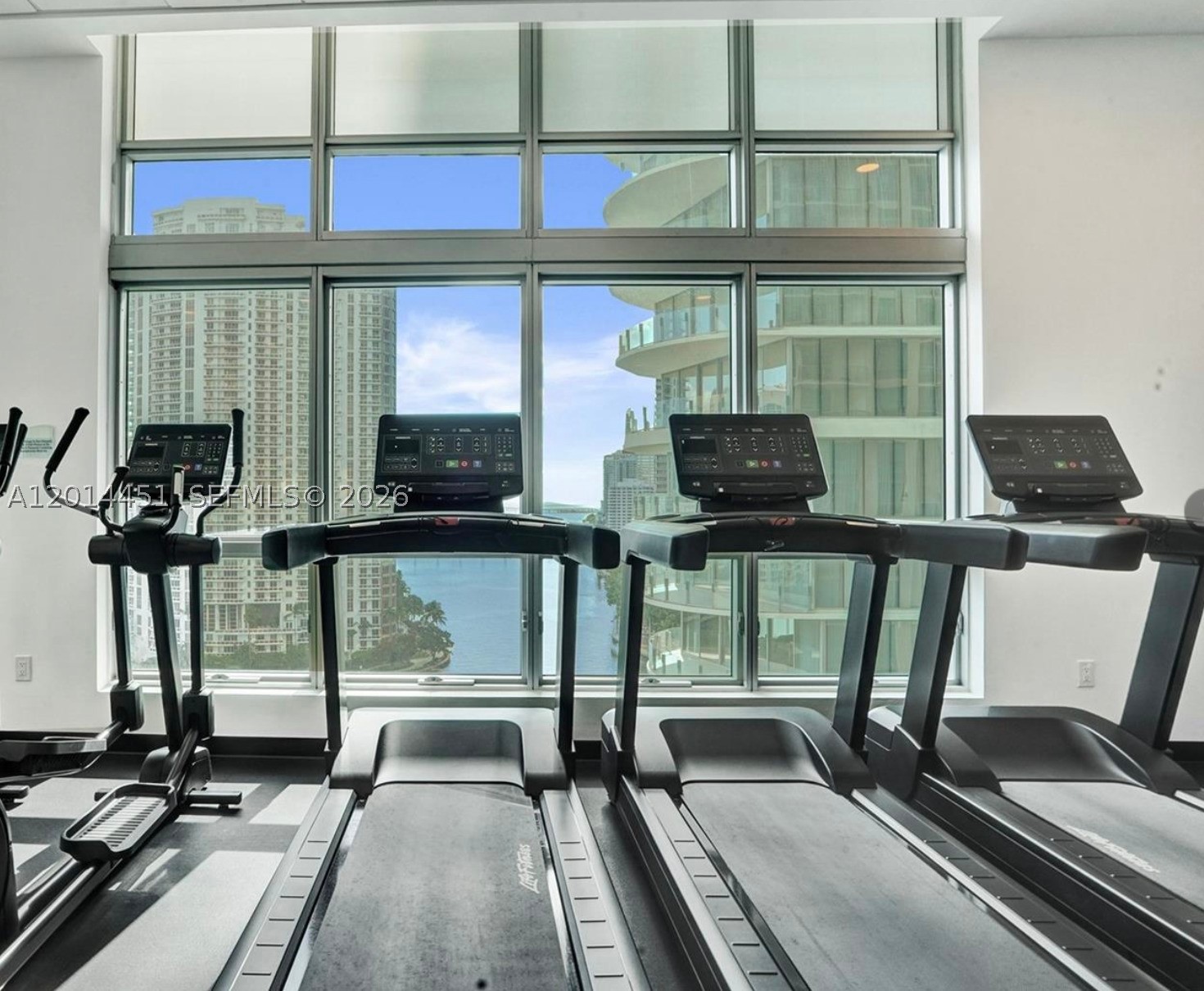 300 S Biscayne Blvd #T-3212, Miami FL 33131