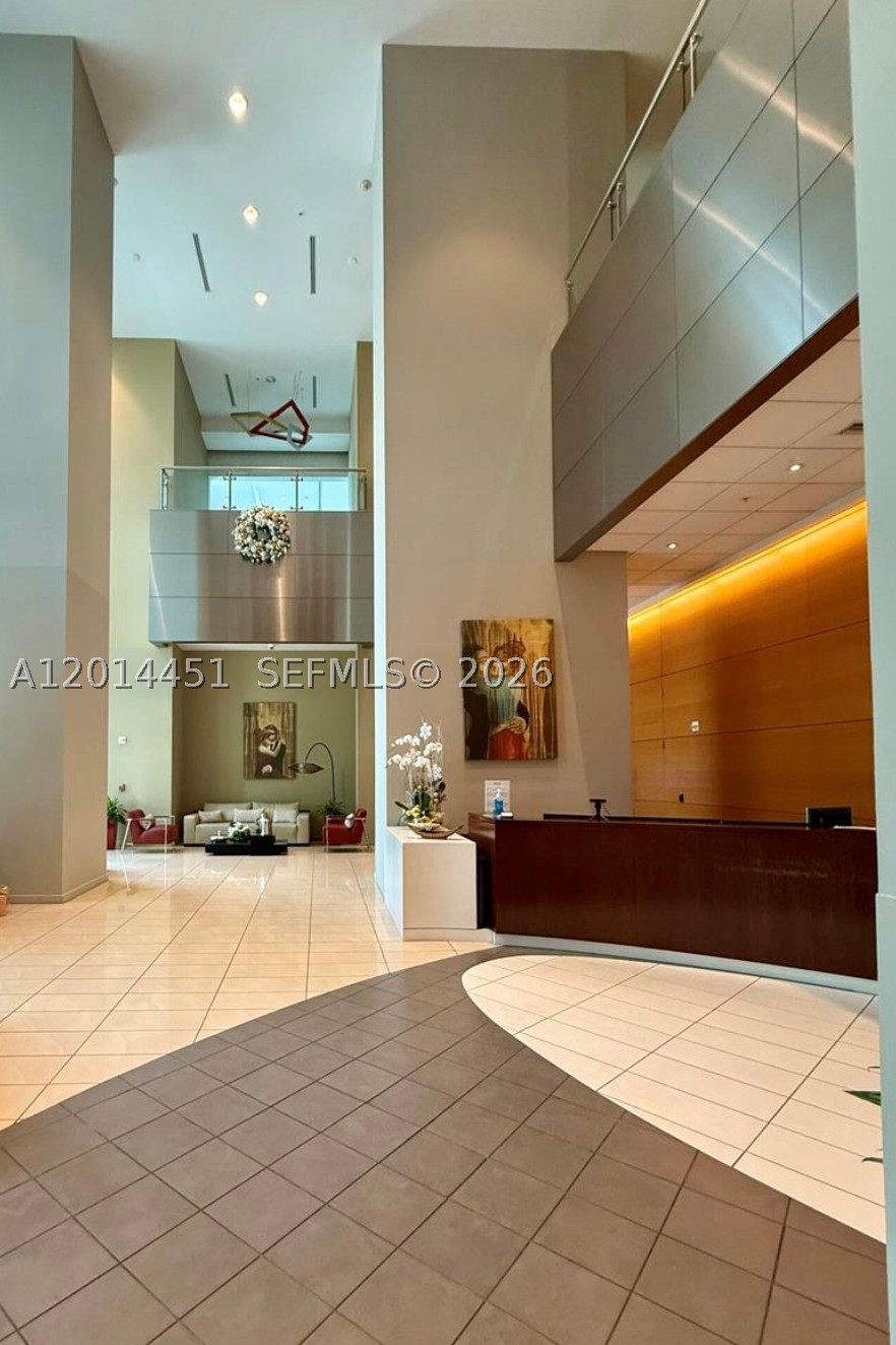 300 S Biscayne Blvd #T-3212, Miami FL 33131