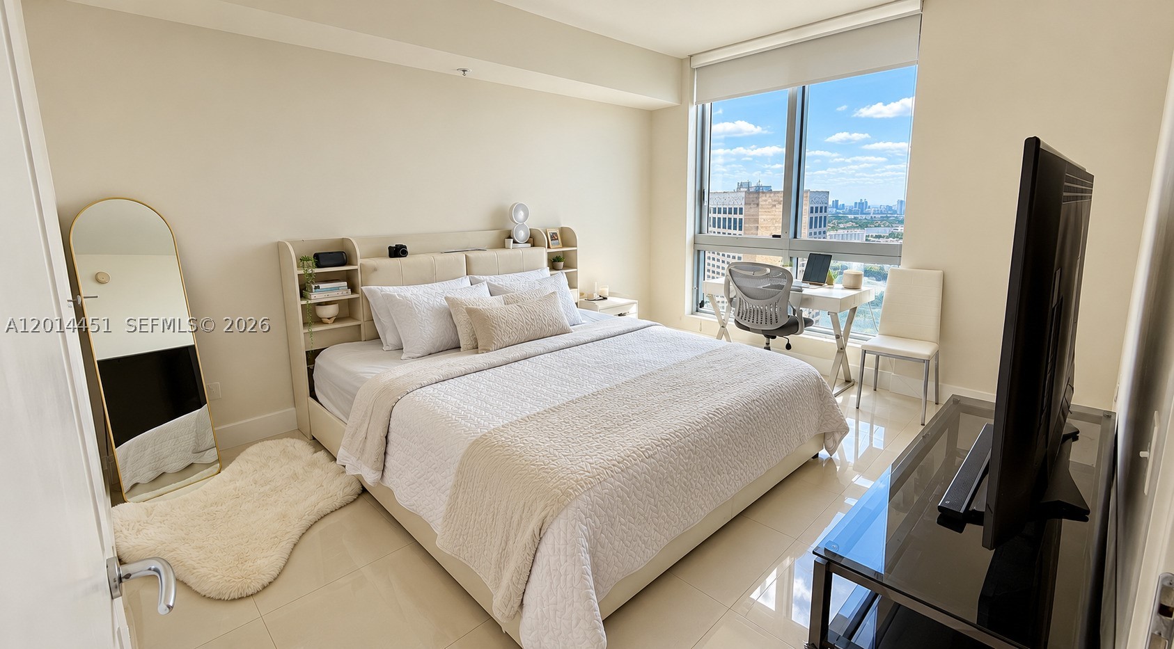 300 S Biscayne Blvd #T-3212, Miami FL 33131