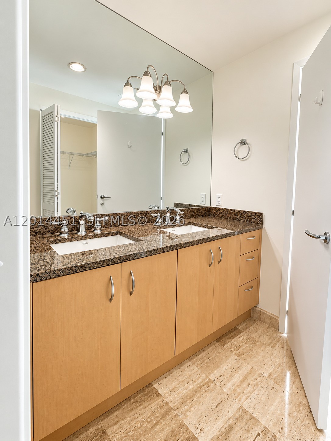 300 S Biscayne Blvd #T-3212, Miami FL 33131