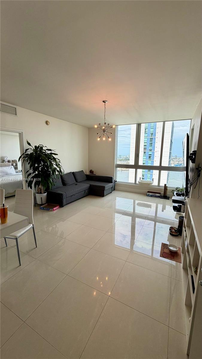 300 S Biscayne Blvd #T-3212, Miami FL 33131