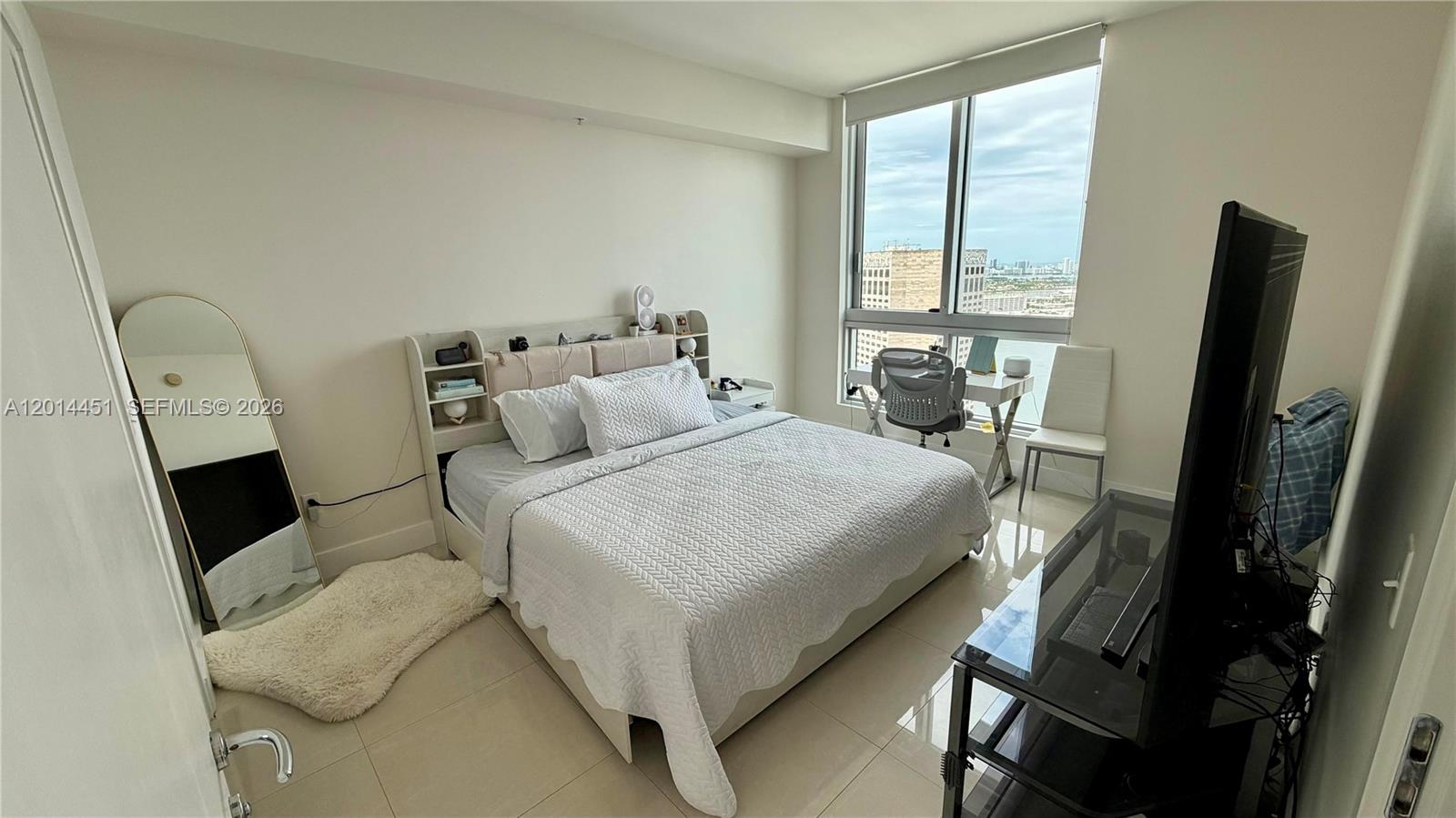 300 S Biscayne Blvd #T-3212, Miami FL 33131