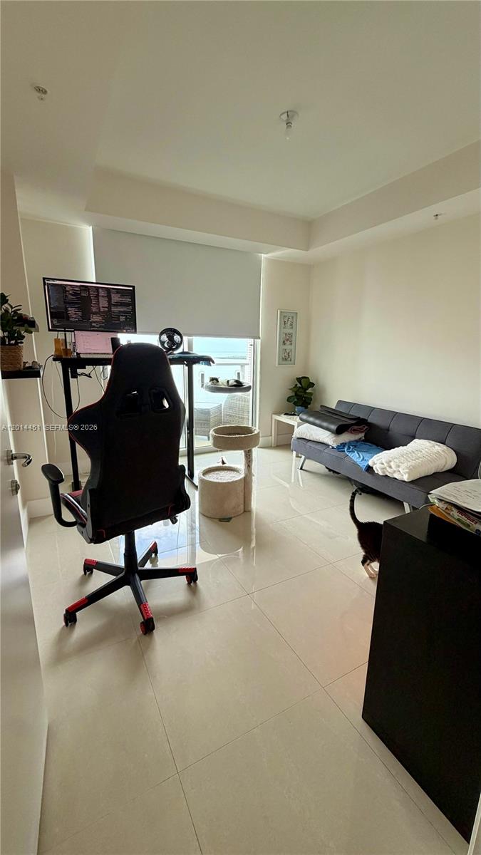 300 S Biscayne Blvd #T-3212, Miami FL 33131