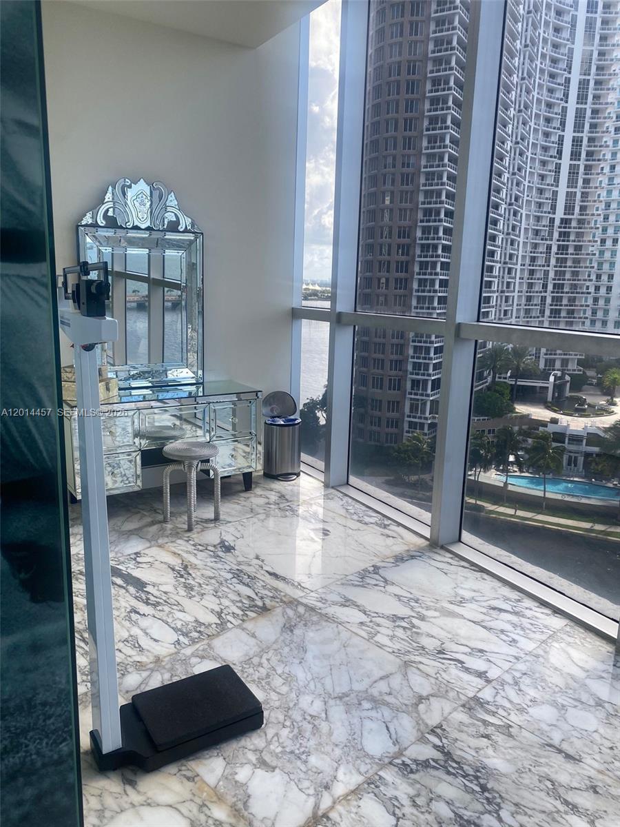 475 Brickell Ave #5508, Miami FL 33131