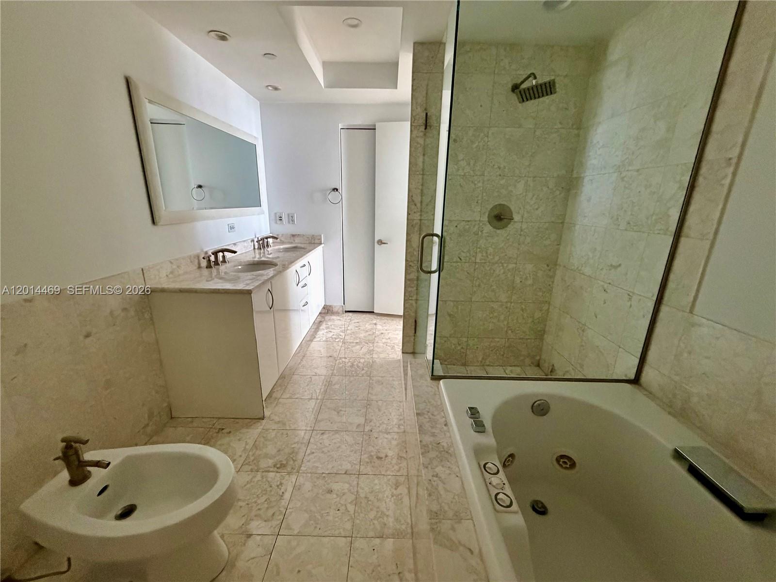 1331 Brickell Bay Dr #1006, Miami FL 33131