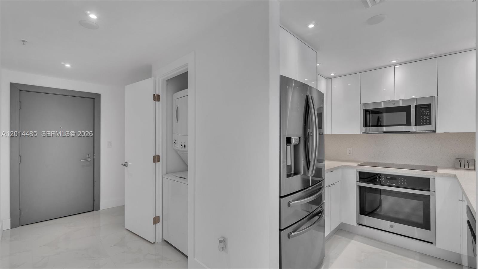 185 SE 14th Ter #1801, Miami FL 33131