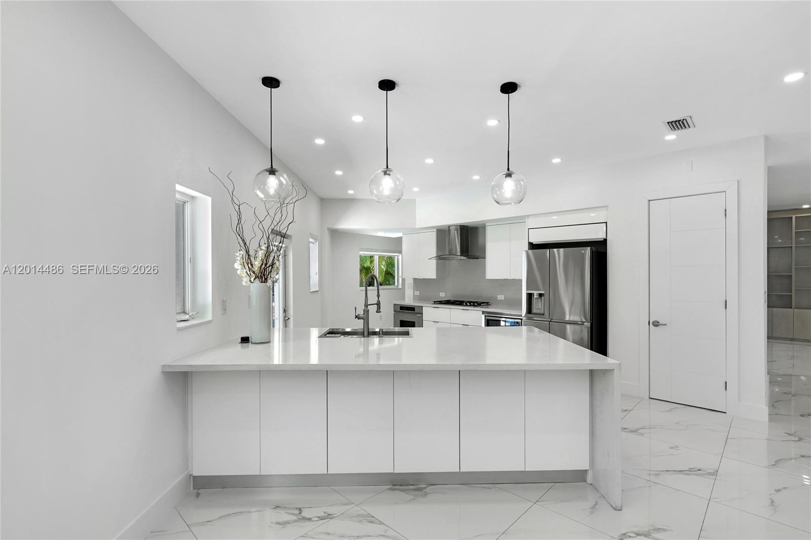 711 Sunset Dr, Coral Gables FL 33143