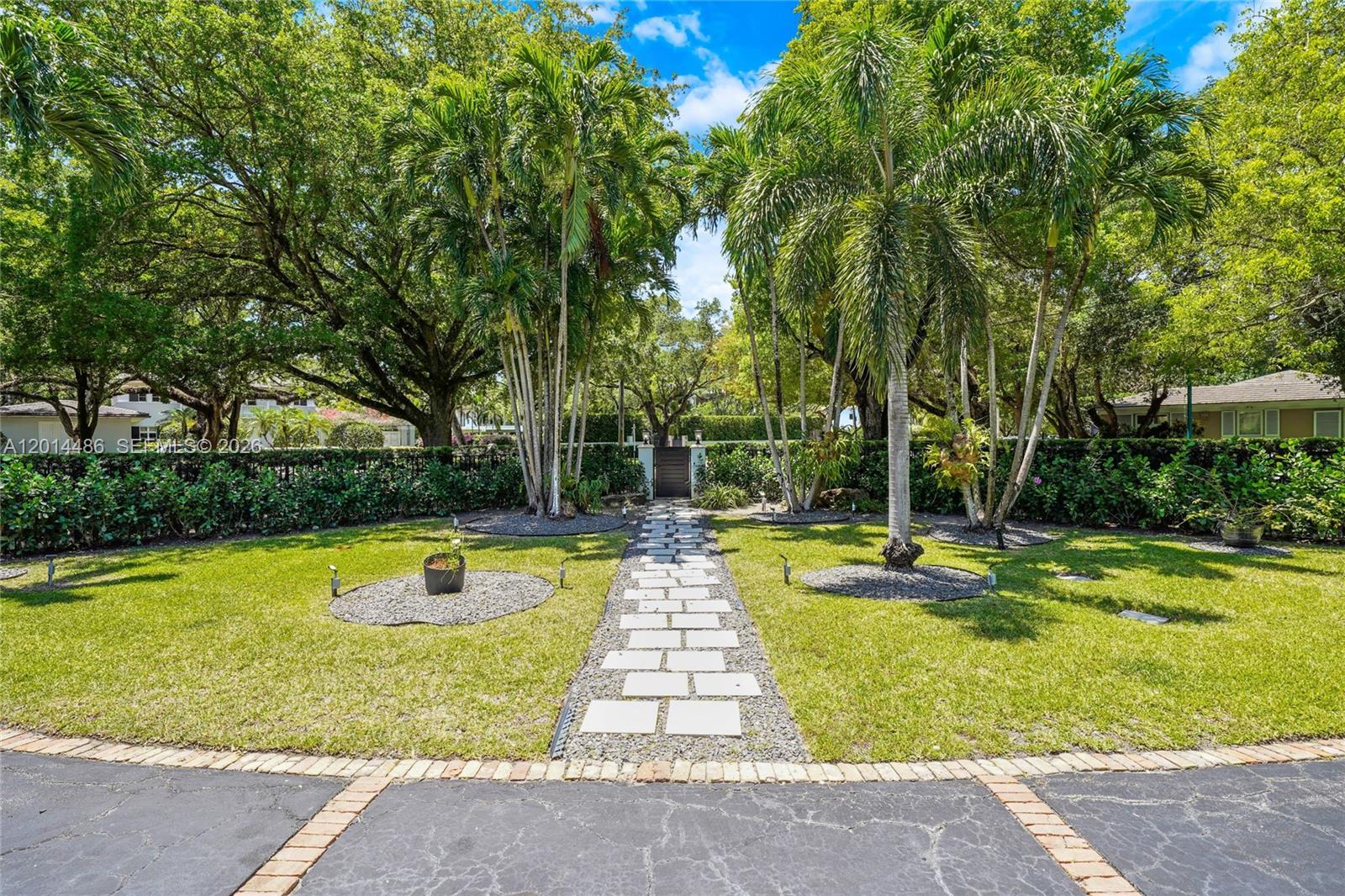 711 Sunset Dr, Coral Gables FL 33143