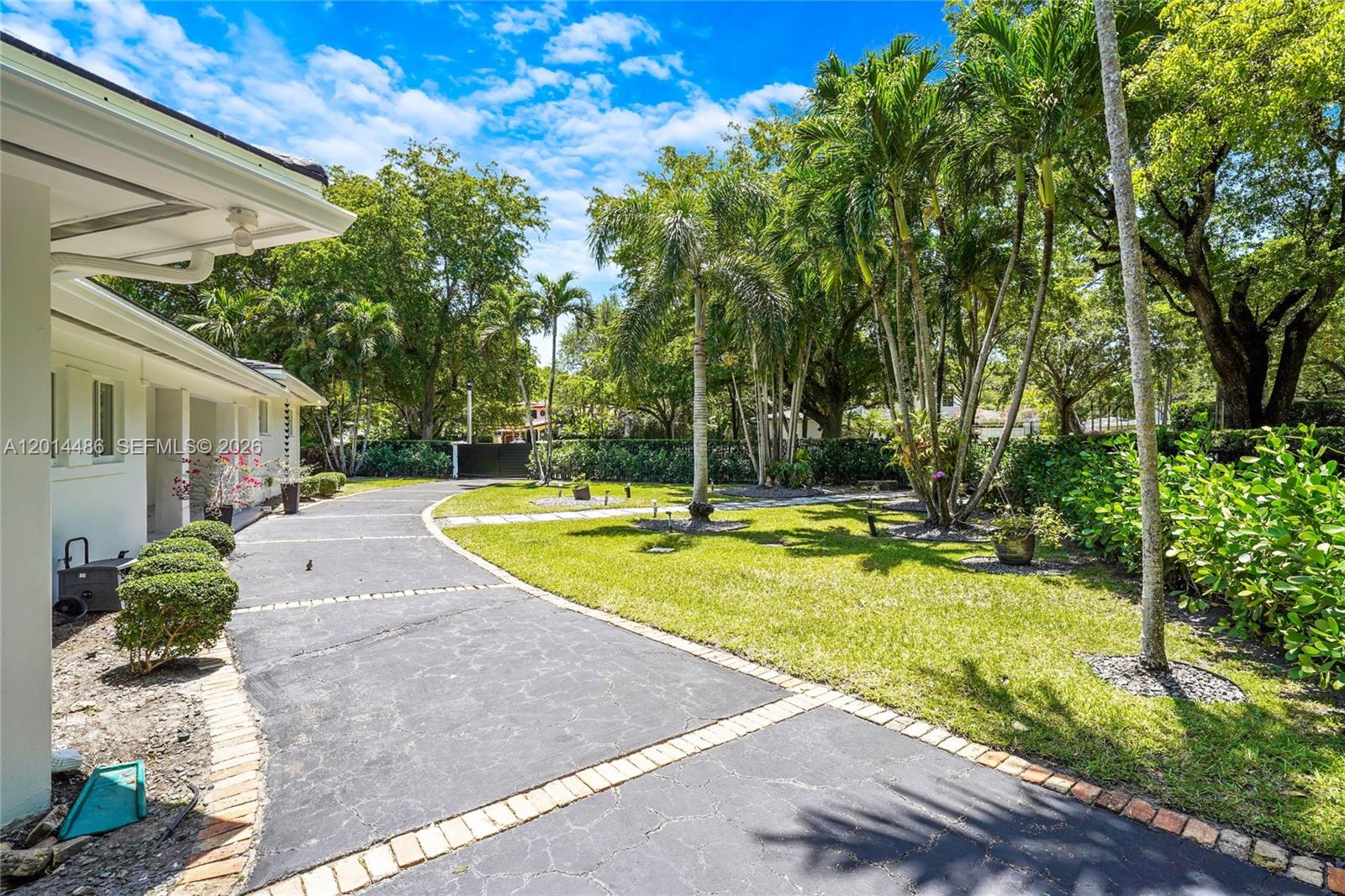 711 Sunset Dr, Coral Gables FL 33143
