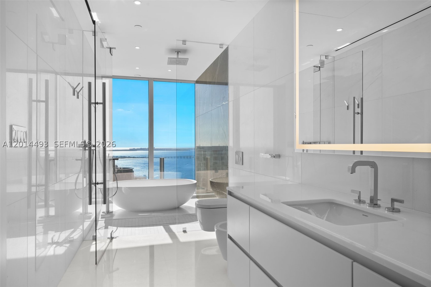300 Biscayne Blvd Way #3801, Miami FL 33131