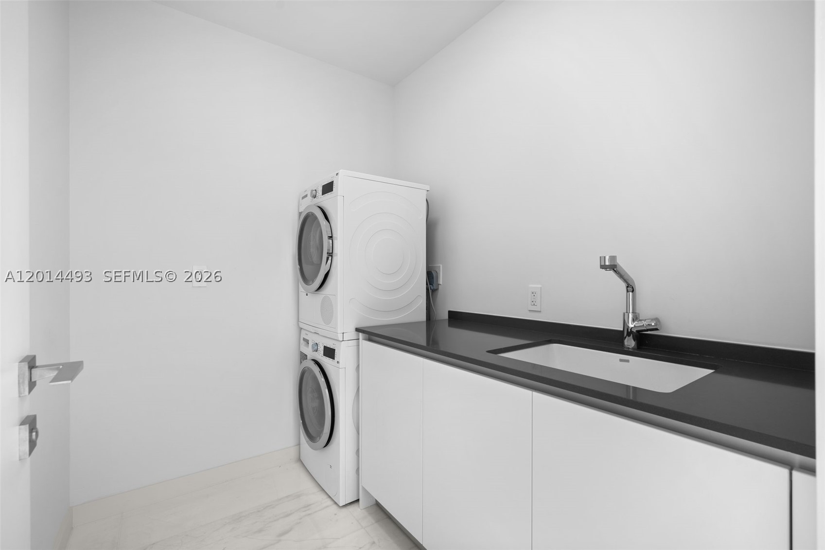 300 Biscayne Blvd Way #3801, Miami FL 33131
