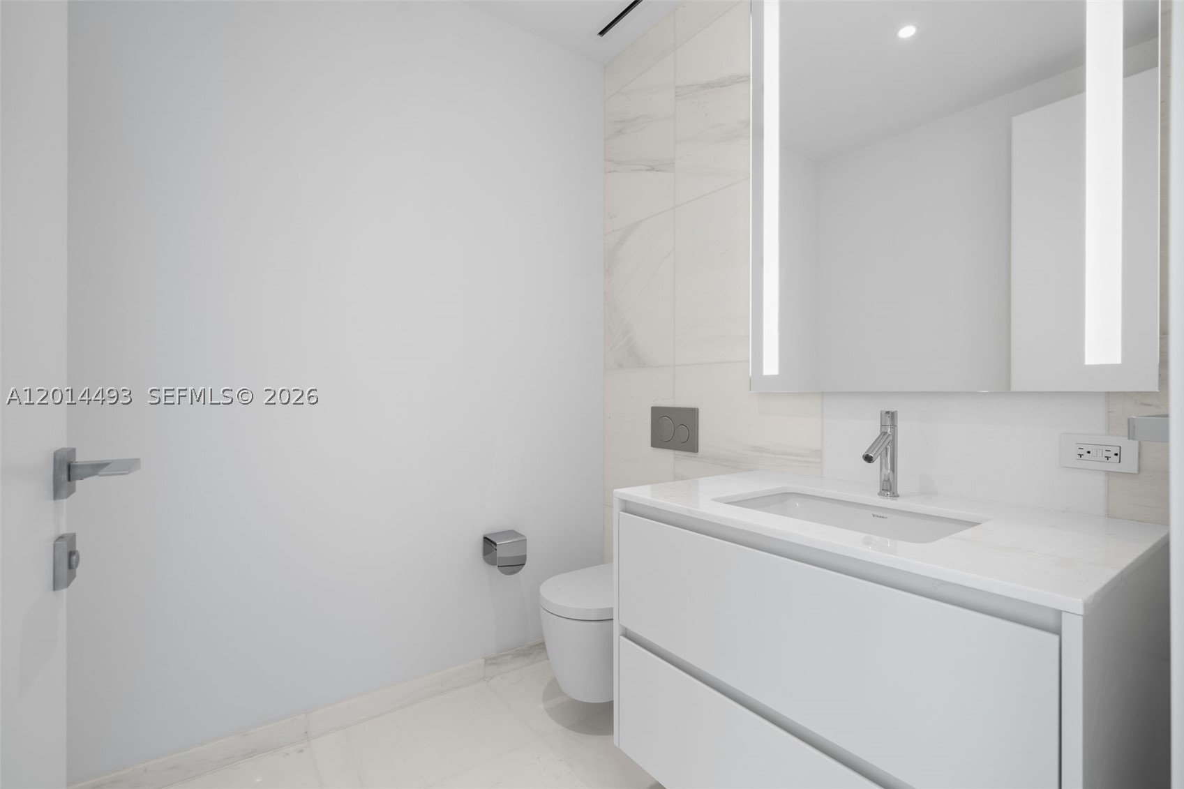 300 Biscayne Blvd Way #3801, Miami FL 33131