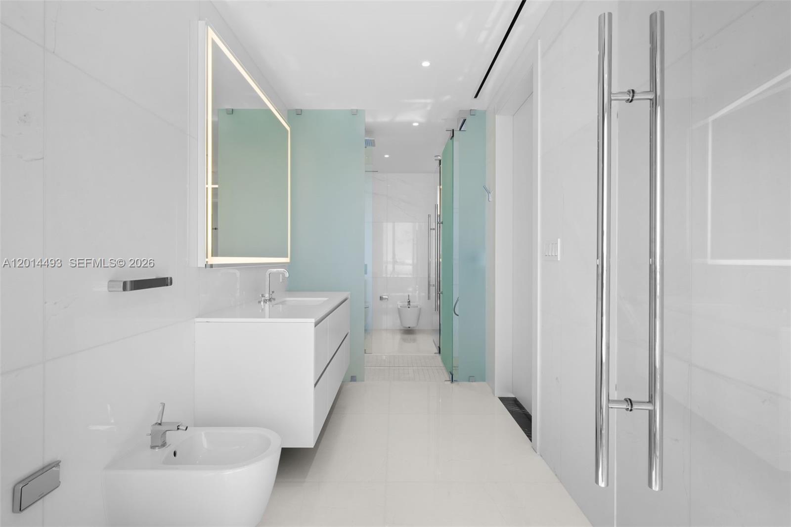 300 Biscayne Blvd Way #3801, Miami FL 33131