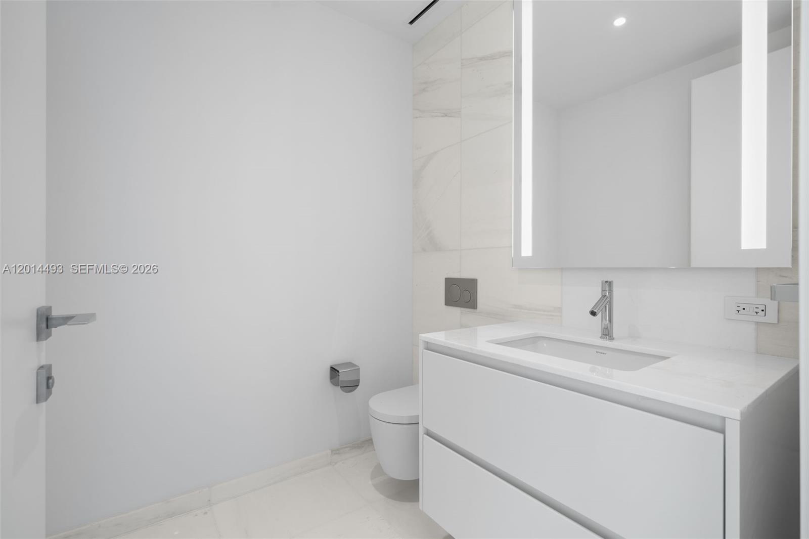 300 Biscayne Blvd Way #3801, Miami FL 33131