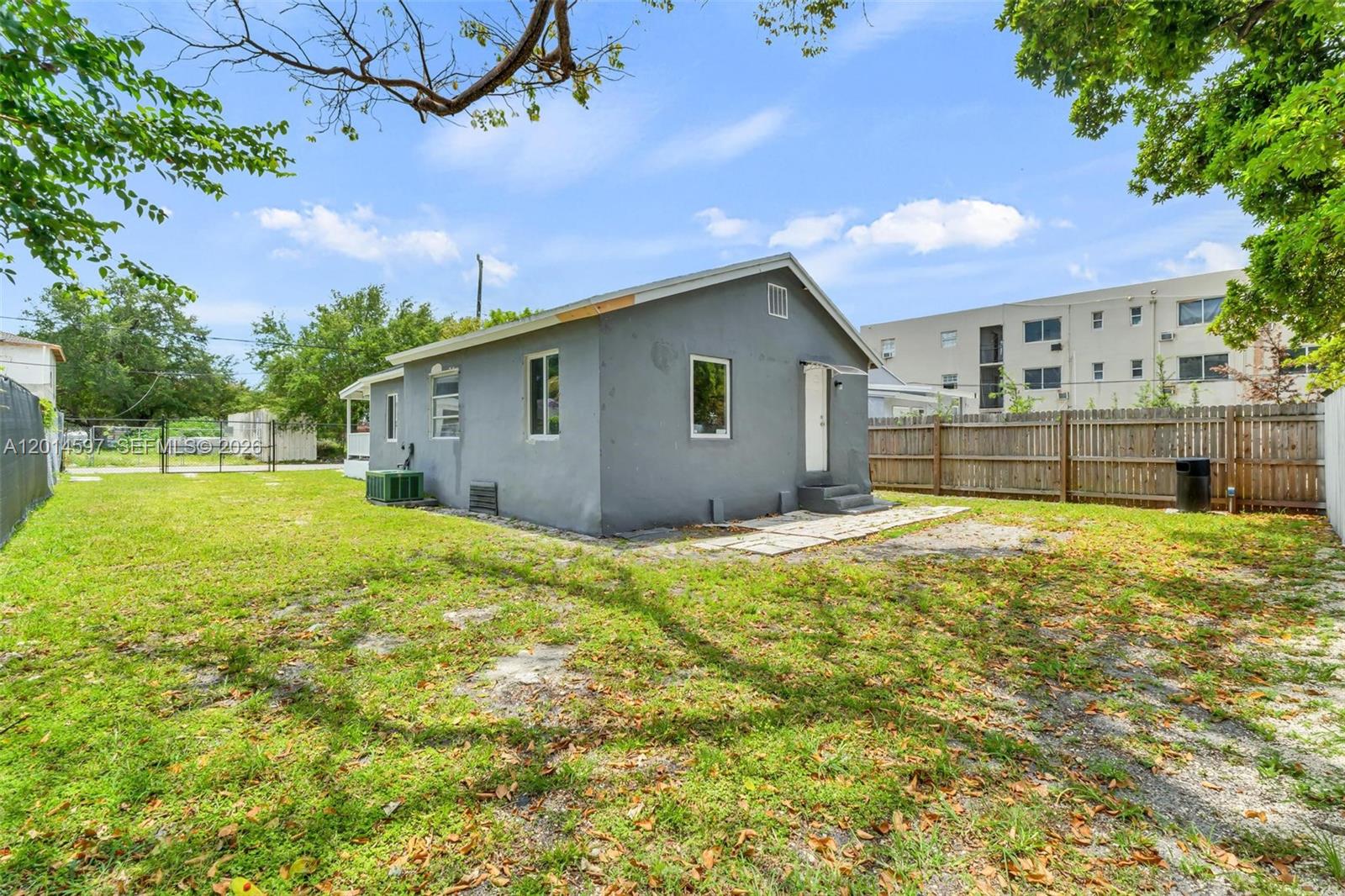 1463 NW 70th St #1463, Miami FL 33147