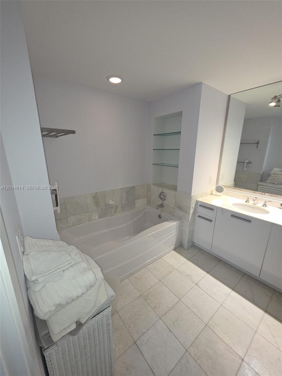 1060 Brickell Ave #2201, Miami FL 33131