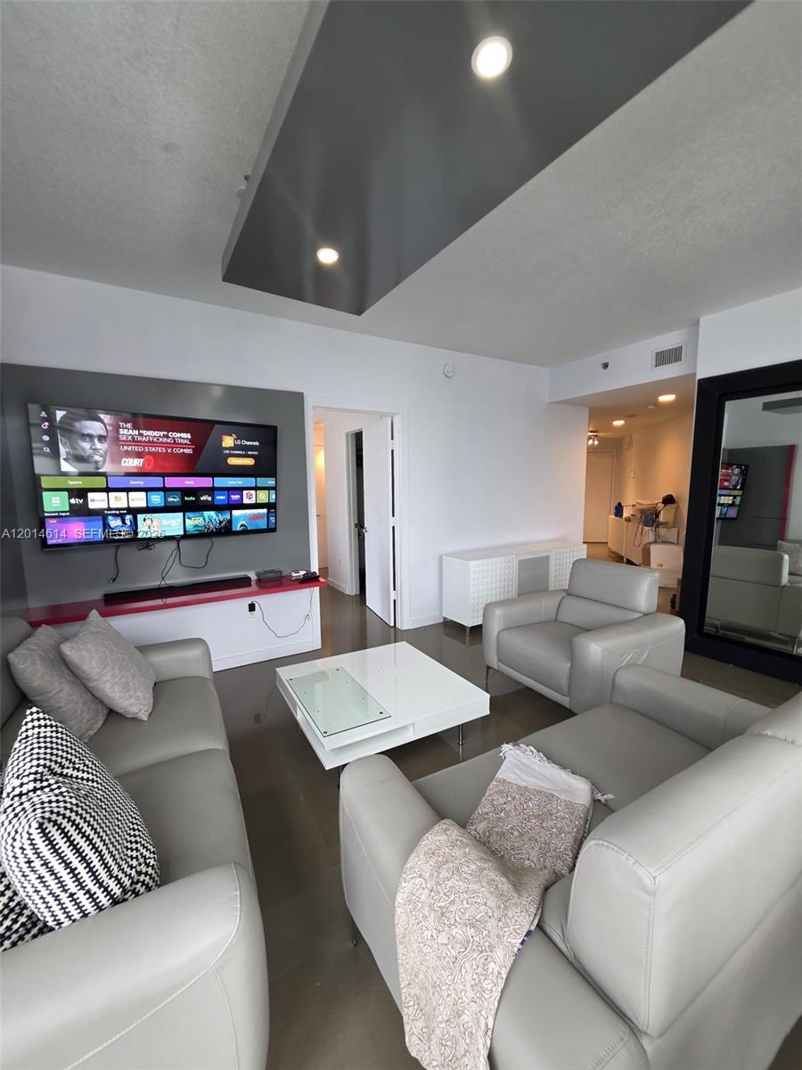 1060 Brickell Ave #2201, Miami FL 33131
