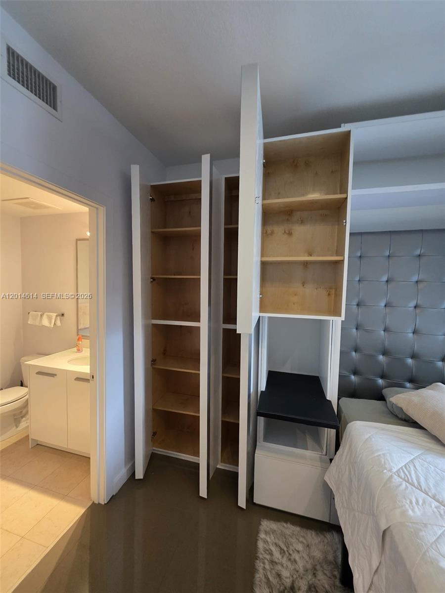 1060 Brickell Ave #2201, Miami FL 33131