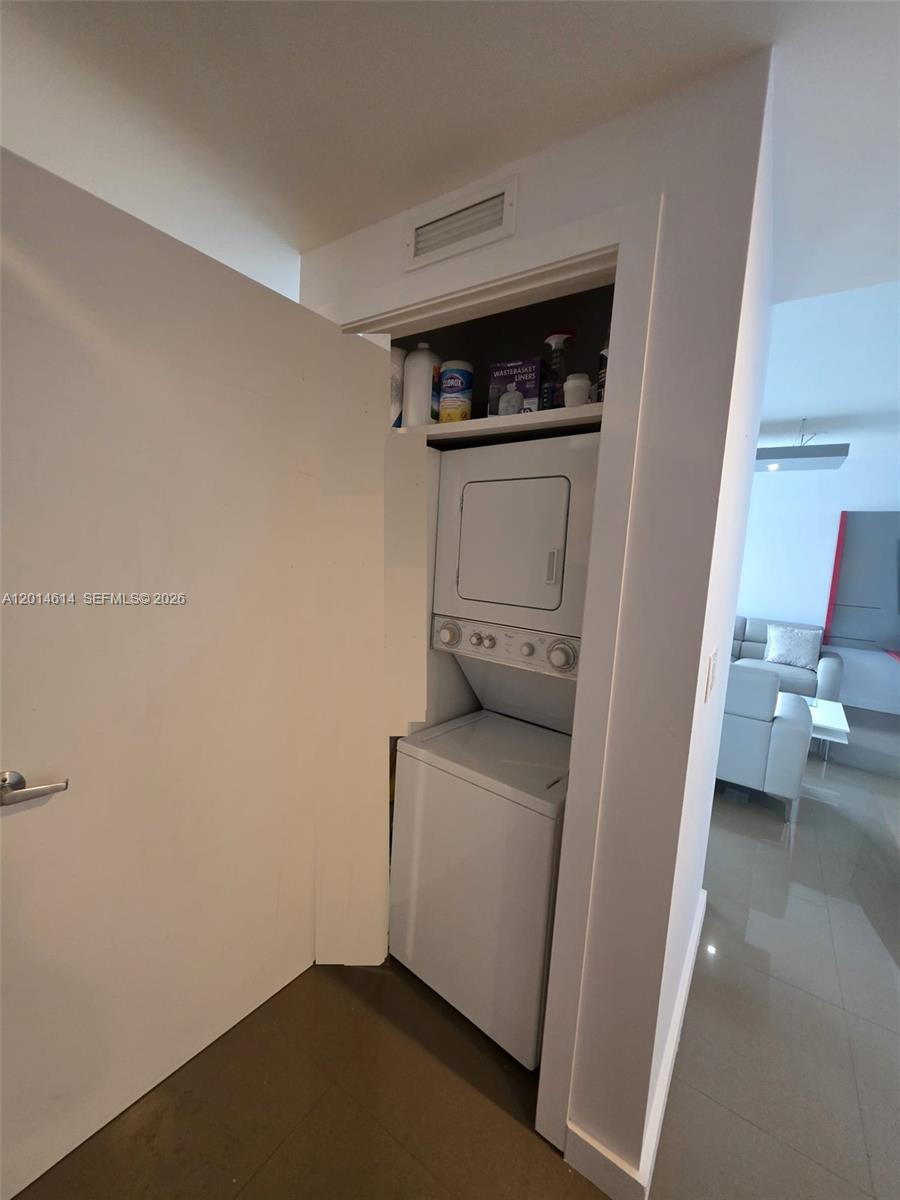 1060 Brickell Ave #2201, Miami FL 33131